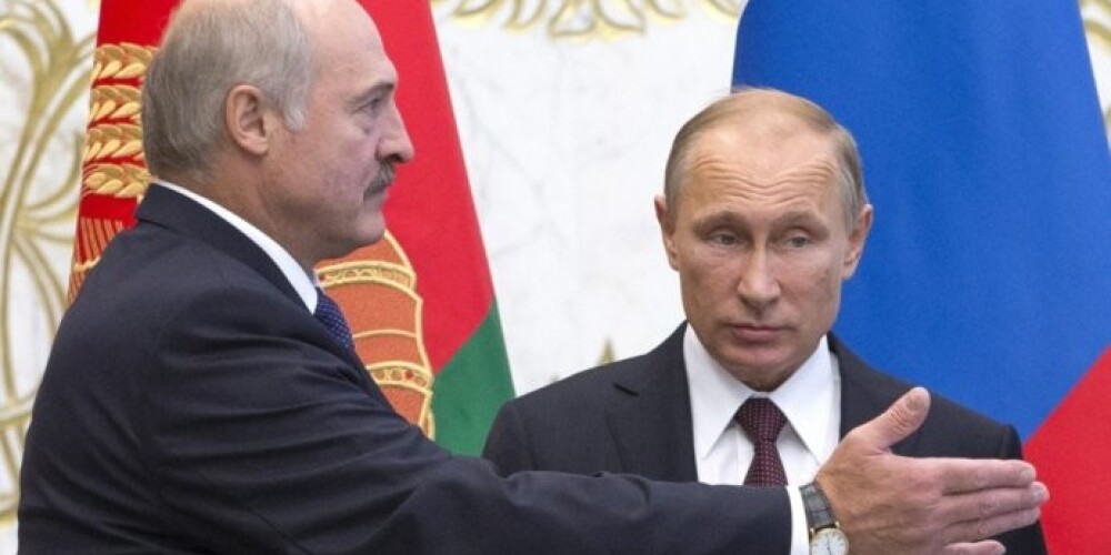 Lukašenko nosauc Putina stratēģiju par "bezsmadzeņu politiku"