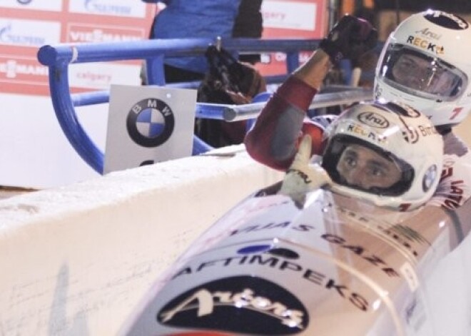 Bobsleja pilots Melbārdis pirmo reizi triumfē Pasaules kausa divniekos