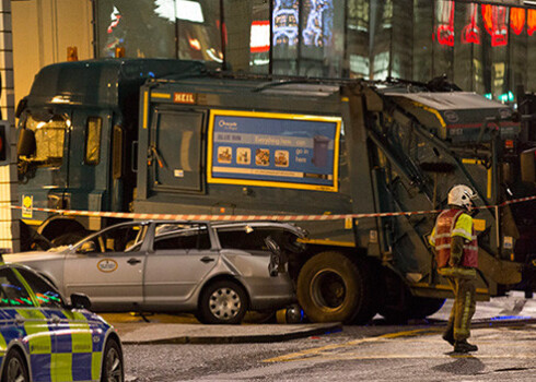 Smagā ceļu satiksmes negadījuma rezultātā Džordža laukumā seši cilvēki zaudējuši dzīvību.