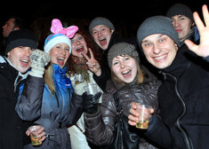 Svētku ceļvedis: Jaungada sagaidīšanas balles Latvijas pilsētu centrālajos laukumos