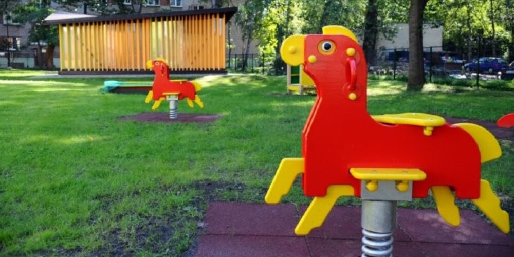 Bērnudārzos Rīgā ir brīvas vietas; vecāki no tām atsakās