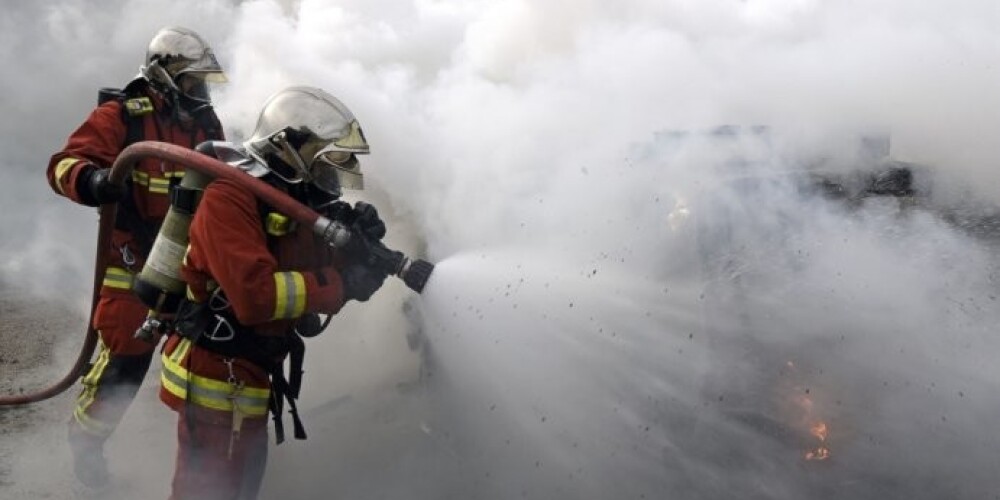 Во Франции хулиганы сожгли 940 автомобилей в новогоднюю ночь