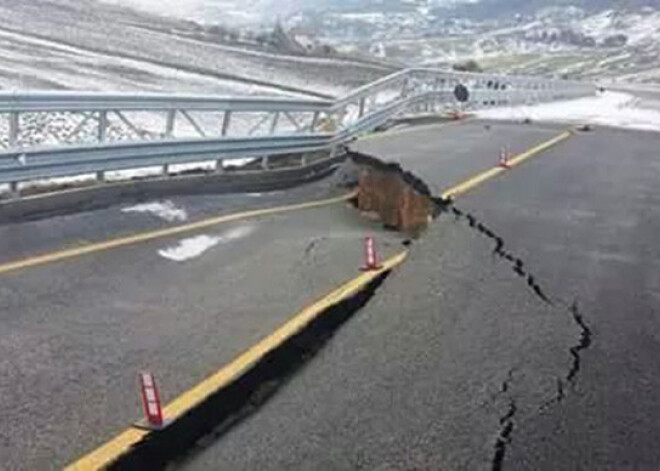 Itālijā nedēļu pēc atklāšanas iebrūk viadukts