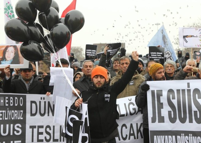 Gājiens pret ekstrēmismu ar 40 pasaules valstu līderu piedalīšanos Parīzē