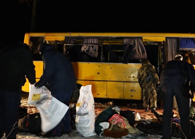 Doņeckā satiksmes autobusā iešauta raķete, nogalinot 10 cilvēkus