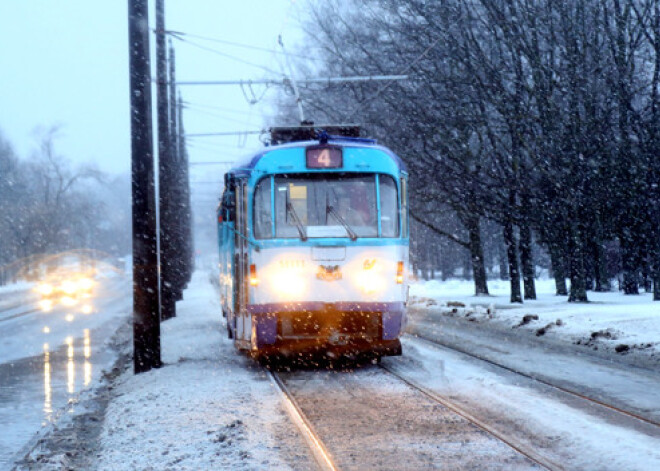 Rīgas Satiksme līdz ar jauno biļetes cenu nolēmusi piemērot milzīgu sodu bezbiļetniekiem