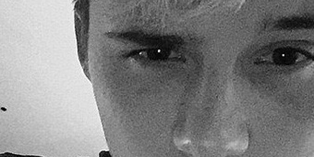 Blondajiem esot jautrāka dzīve, – attēlu ar jauno frizūru komentējis Deivida un Viktorijas Bekhemu vecākais dēls Bruklins. Gaišu matu krāsu savulaik izmēģinājuši arī viņa vecāki.