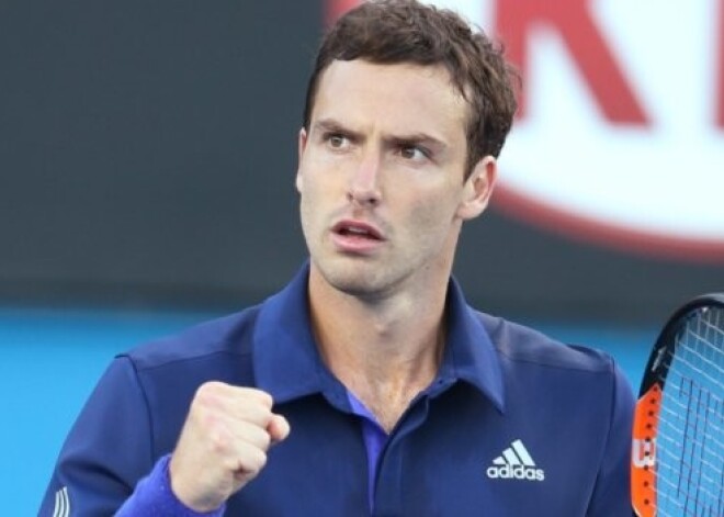 Gulbis sensacionāli zaudē austrāliešu pusaudzim un izstājas no "Australian Open"