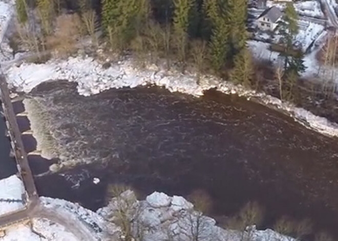 Skat, kāda izskatās draudīgā Ogres upe no putna lidojuma! VIDEO