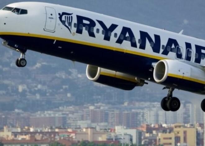 No lidmašīnas līst ārā degviela - aizkavējas "Ryanair" reiss no Mančestras uz Rīgu