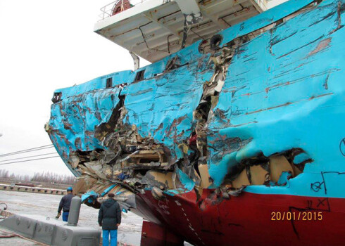 Šādi izskatās Irbes šaurumā sadursmē bojātie kravas kuģi. FOTO
