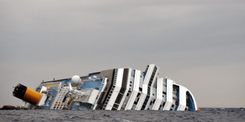 Kruīza kuģa "Costa Concordia" kapteinim prasa 26 gadus cietumā. FOTO