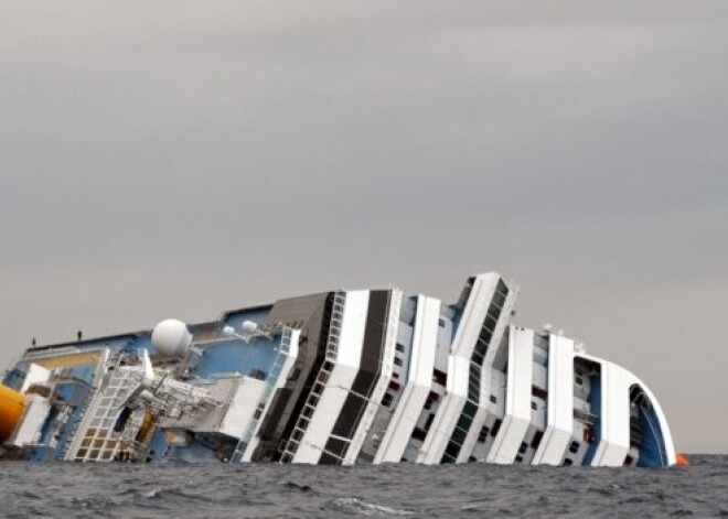 Kruīza kuģa "Costa Concordia" kapteinim prasa 26 gadus cietumā. FOTO