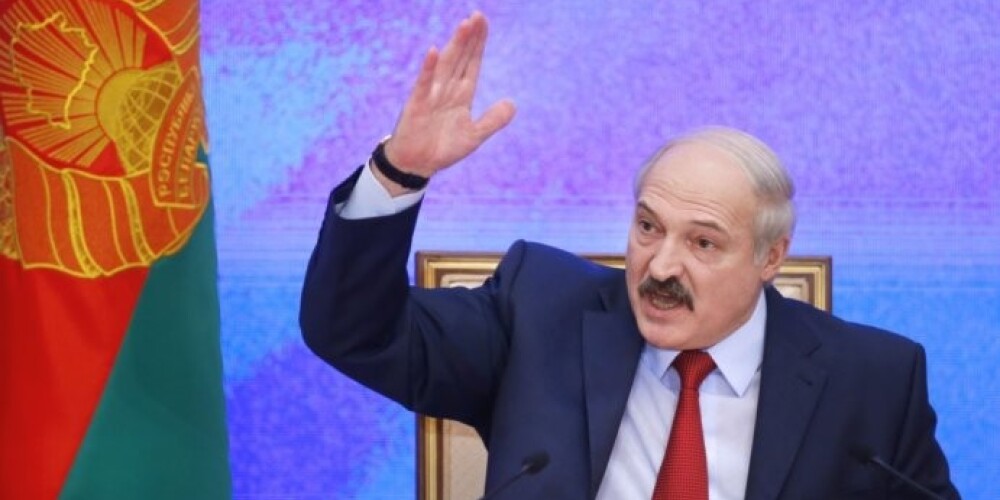 "Zināju, ka jūs kā īsteni baltkrievi man neklausīsiet." Lukašenko rubļa kritumā vaino tautu