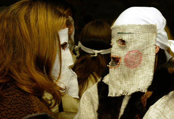 Sestdien Salacgrīvā jau sesto reizi notiks starptautiskais masku tradīciju festivāls, kurā varēs gan iemācīties gatavot maskas, gan izdancoties, gan piedalīties lielajā Masku gājienā un maģiskos rituālos, vienvārdsakot, jauki un jautri pavadīt laiku.