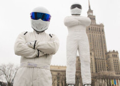 Polijas galvaspilsētā Varšavā uzstādīts 10 metrus augsts piemineklis britu TV raidījuma „Gāzi grīdā” varonim Stigam.