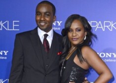 21-летнюю Бобби Кристину Браун обнаружил в ванной ее муж - Ник Гордон