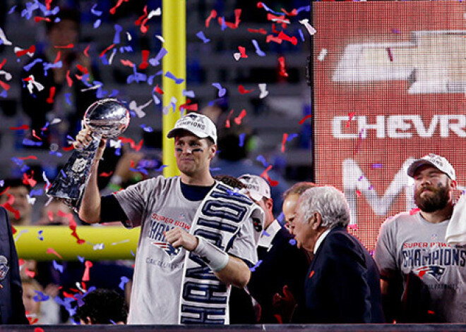 Jaunanglijas "Patriots" saspringtā cīņā triumfē "Super Bowl" izcīņā. FOTO