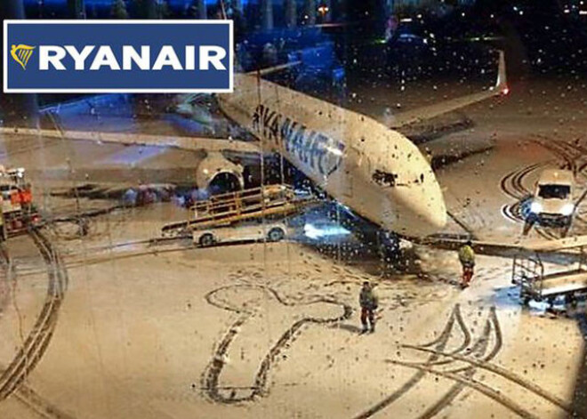 "Ryanair" darbinieki lidostā aizraujas ar pikantām izklaidēm. FOTO