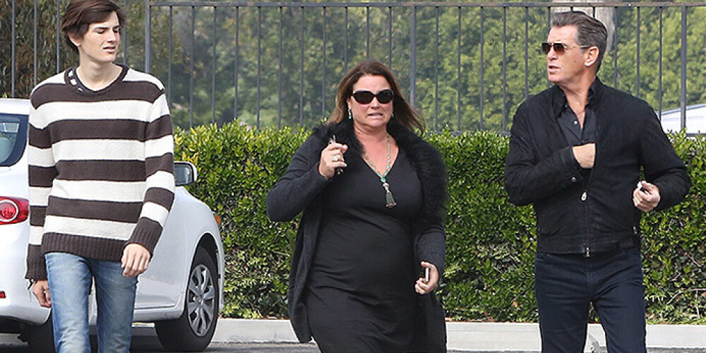 Актер Пирс Броснан с сыном Диланом и женой Кили Шей Смит