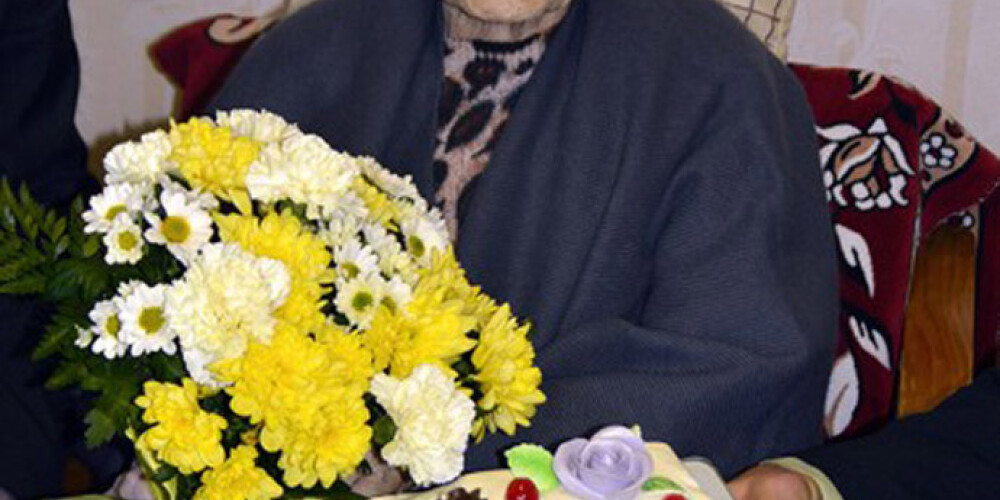 Veltas kundze no Laucienes nosvinējusi 104. dzimšanas dienu. VIDEO