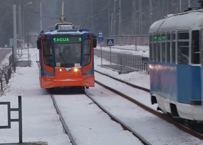 Daugavpilī cilvēki var neuztraukties – transporta biļete arī turpmāk maksās 43 centus. VIDEO