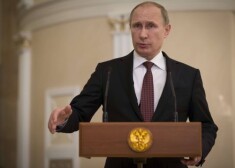 Президент России Владимир Путин сообщил, что подписано два документа, передает ТАСС