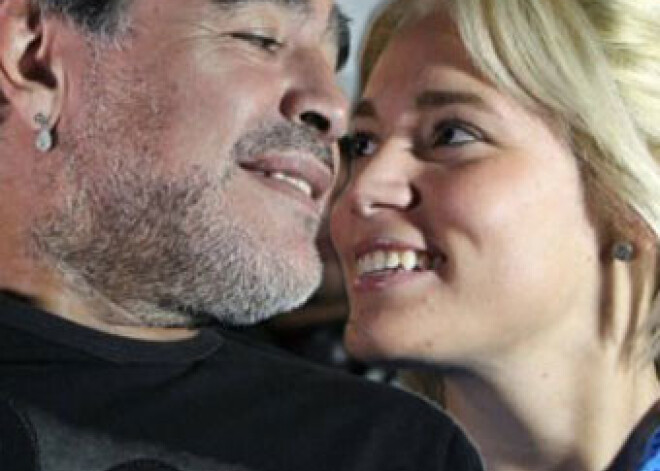 Maradona veicis plastisko operāciju gados jaunās draudzenes dēļ