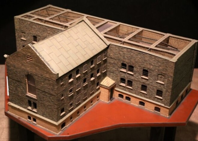 Okupācijas muzejs: Stūra māju varētu aizpildīt, ja nebūtu uzstādījuma pelnīt ar tās īri