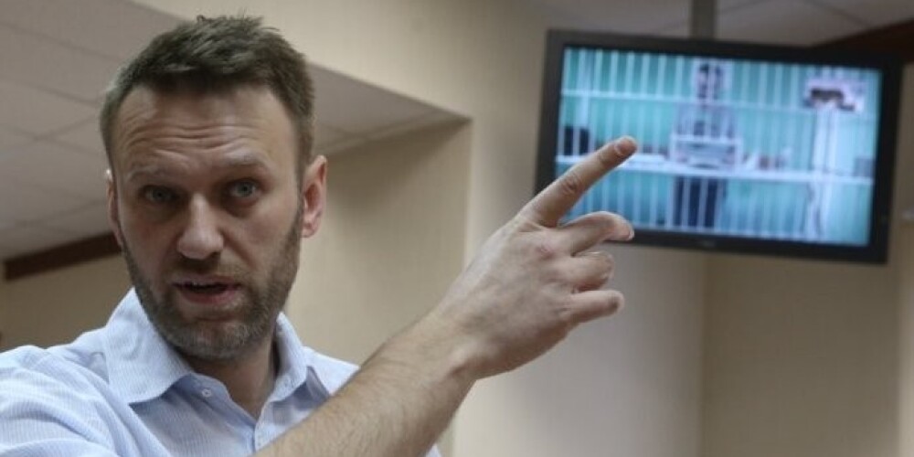 Прокуратура потребовала приговорить Навального к 10 годам колонии