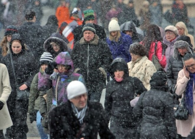 Pērn algotu darbu strādājuši 59% Latvijas iedzīvotāju