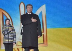 Президент Украины Петр Порошенко вновь пообещал вернуть Крым. Это, по его словам, не "быстро и просто". "Мы вместе построим новый Крым", — заявил он.