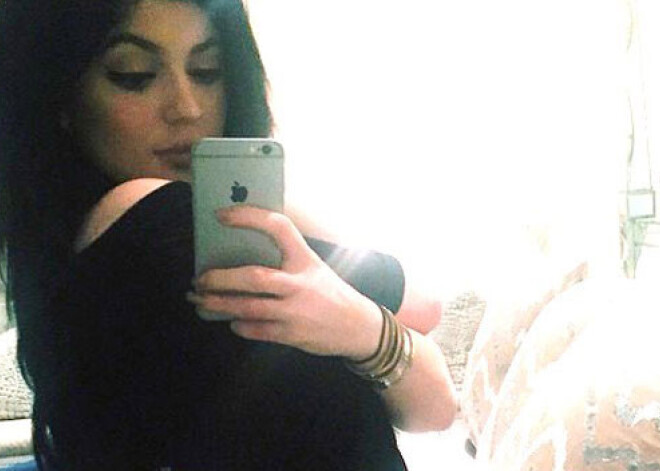 17-летняя сестра Ким Кардашьян показала выдающийся зад