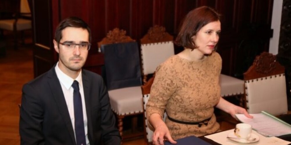 Ja Lazdovskis nebūtu atkāpies, arī pret viņu būtu ierosināta disciplinārlieta saistībā ar "Expo" projekta izgāšanos, sacīja ministre Reizniece-Ozola. Attēlā: Lazdovskis un ministre vēl tandēmā.