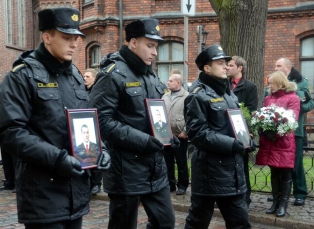 Zolitūdes traģēdijā bojāgājušo glābēju Viļņa Šteinīša, Edgara Reinfelda un Sergeja Ižika izvadīšanas ceremonija no Rīgas Doma baznīcas.