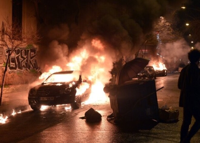 Atēnās notiek neganti protesti pret jauno Grieķijas valdību. FOTO