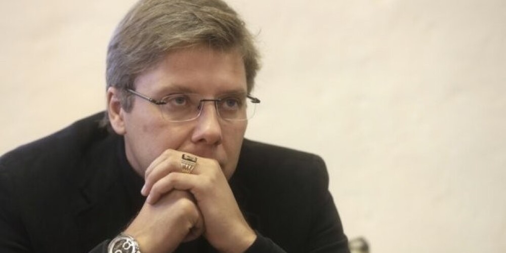 Ушаков поедет в Москву на похороны Немцова