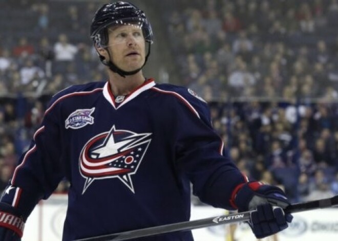 Meitas emocionāla vēstule ļauj NHL hokejistam atgriezties pie ģimenes. VIDEO