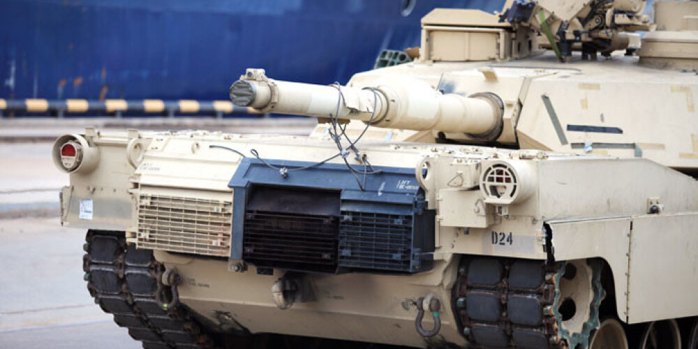 Latvijas drošību sargās seši ASV tanki un tikpat kaujas mašīnu. FOTO