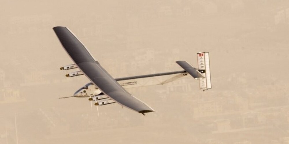 Самолет Solar Impulse 2 был представлен общественности в апреле 2014 года