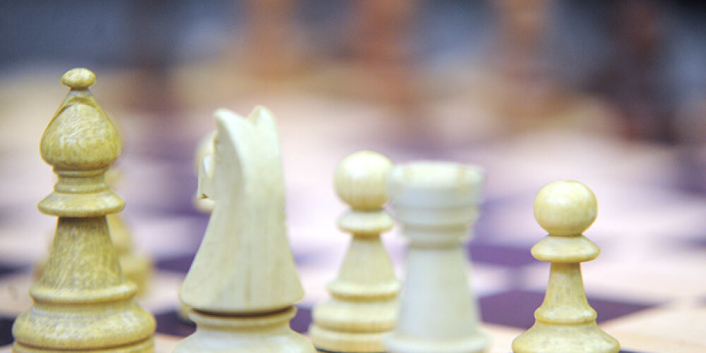 Turnīrs šogad notika jau ceturto gadu pēc kārtas, un tā mērķis ir saglabāt piemiņu par vienu no spilgtākajiem Latvijas šahistiem – Vladimiru Petrovu, kurš traģiski gāja bojā padomju represijās Otrā pasaules kara laikā.