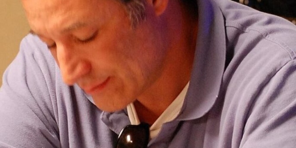 2013.gadā sniegtā intervijā ASV ziņu aģentūrai "Associated Press" (AP) Saimons izteica vēlmi izlietot visu savu naudu labdarībai.