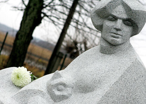 Marts Jūrmalā ir dzejnieces Aspazijas mēnesis. Pilsētā šomēnes notiks vairāki pasākumi, kas veltīti dzejnieces jubilejai (attēlā: Aspazijas piemineklis Dubultos).