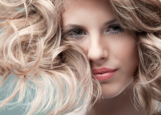 Sausais šampūns. Kas tas ir par brīnumu, un kā tas darbojas?