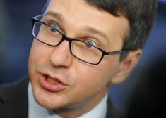 Valdošās koalīcijas partneru starpā pagaidām nav vienprātības jautājumā par Streļčenoka atbilstību amatam.