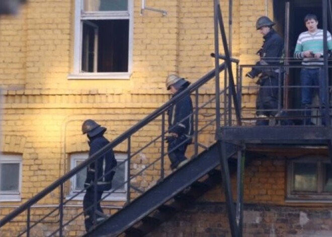 Пожарные ночью обследовали Рижский цирк и не выявили проблем. ФОТО