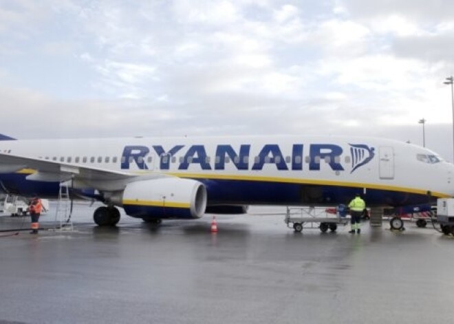 Rīgas lidostas darbinieki apzogot "Ryanair" pasažieru bagāžu, liecina slepens ieraksts