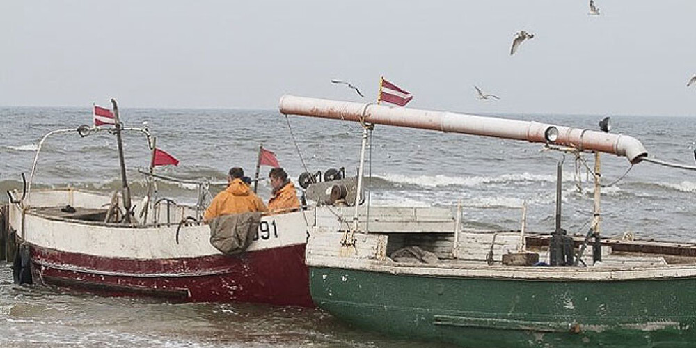 Jūrmalciemā joprojām meklē jūrā pazudušos zvejniekus