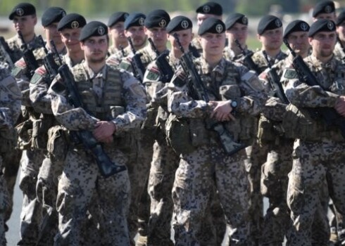 Vīrieši biežāk nekā sievietes ir paudušas atbalstu obligātā militārā karadienesta atjaunošanai.