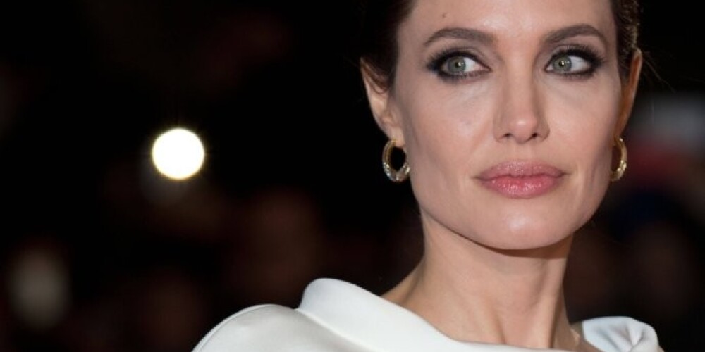 Анджелине Джоли удалили яичники и фаллопиевы трубы